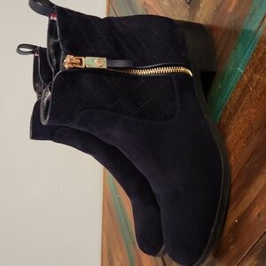 TOMMY HILFIGER WOMEN'S SUEDE ANKLE BOOTS Gold Zip. SIZE 8